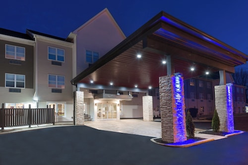 Holiday Inn Express & Suites Columbus Airport East by IHG