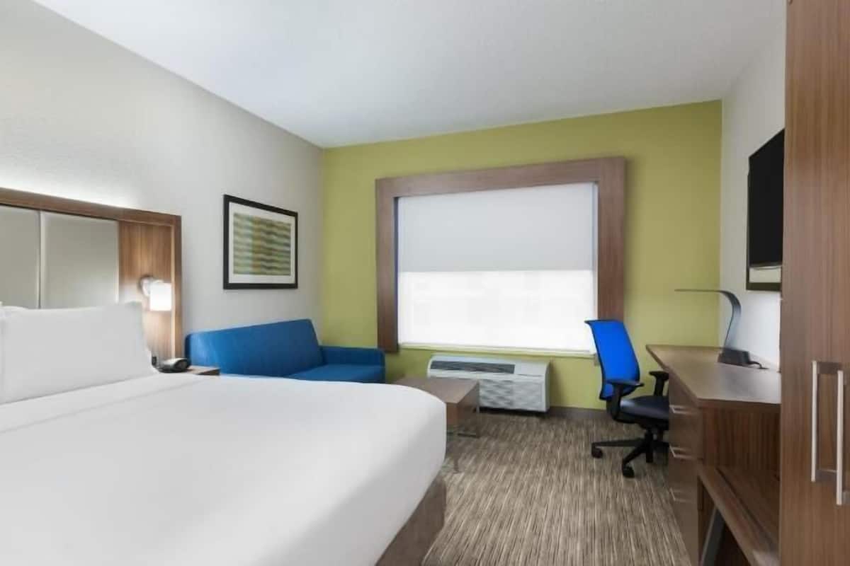 Camas con pillow-top, caja de seguridad en la habitación y escritorio