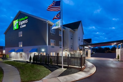 Holiday Inn Express & Suites Columbus Airport East, an IHG Hotel