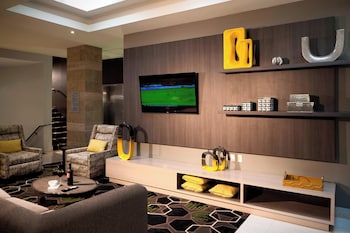 Lobby lounge at Courtyard by Marriott Miami Beach-South Beach