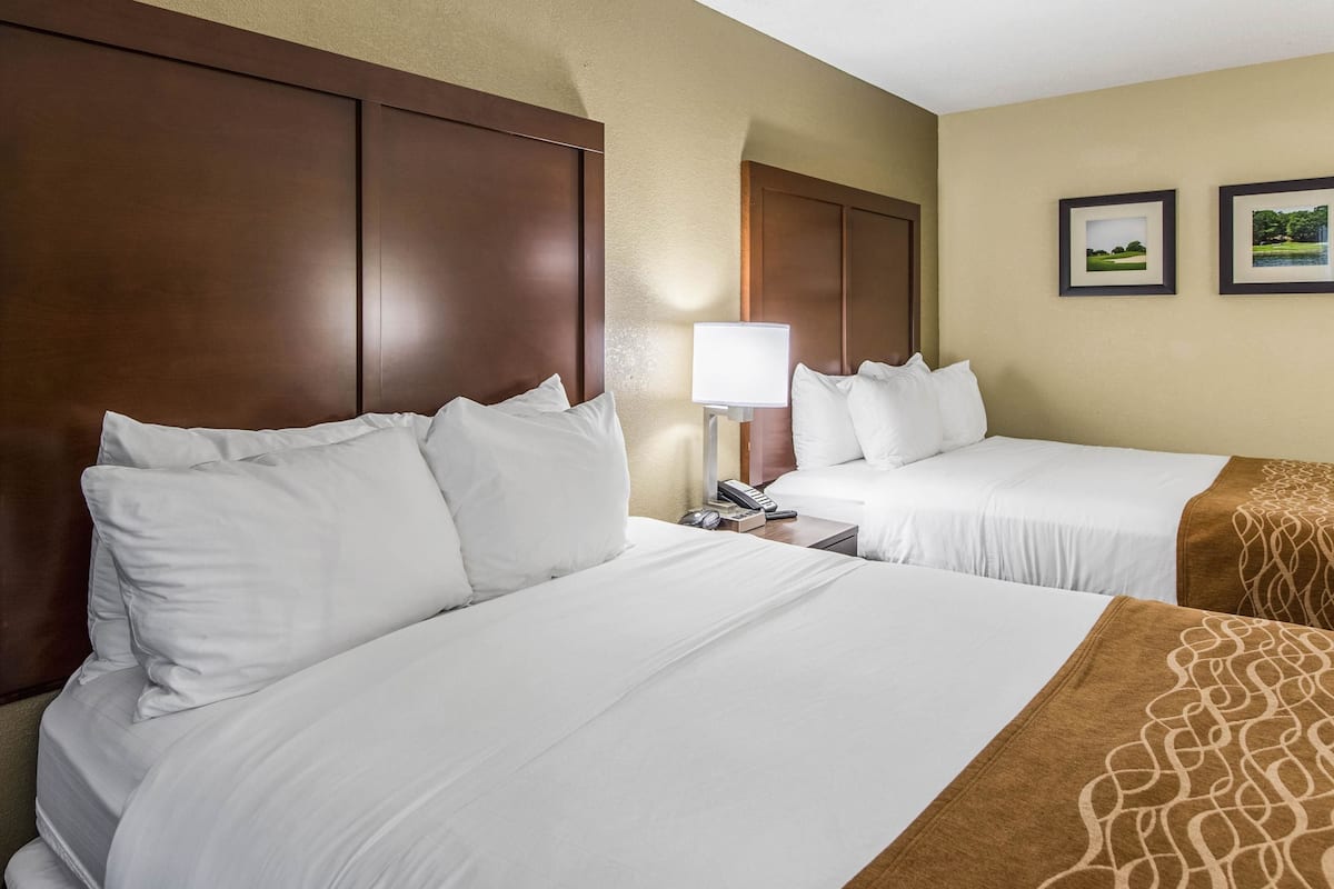 1 bedroom, premium bedding, desk, soundproofing
