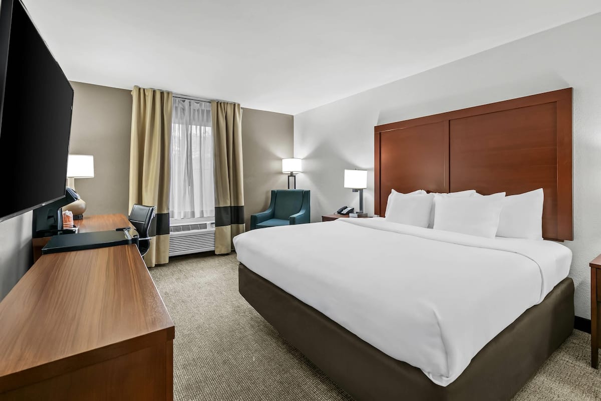 Room, 1 King Bed, Accessible, Non Smoking | Premium bedding, desk, soundproofing, iron/ironing board