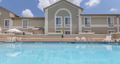 Comfort Inn & Suites Greenwood near University