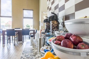 Free daily continental breakfast