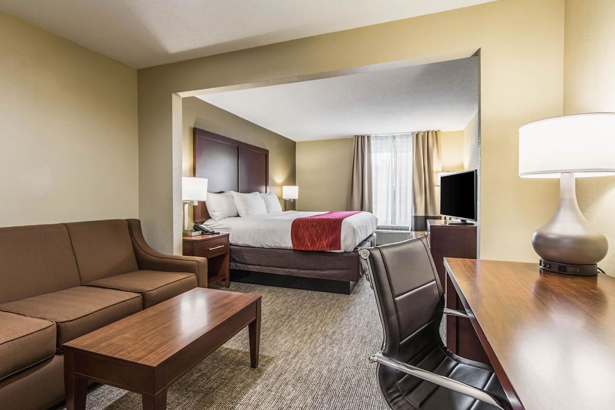 1 bedroom, premium bedding, desk, soundproofing