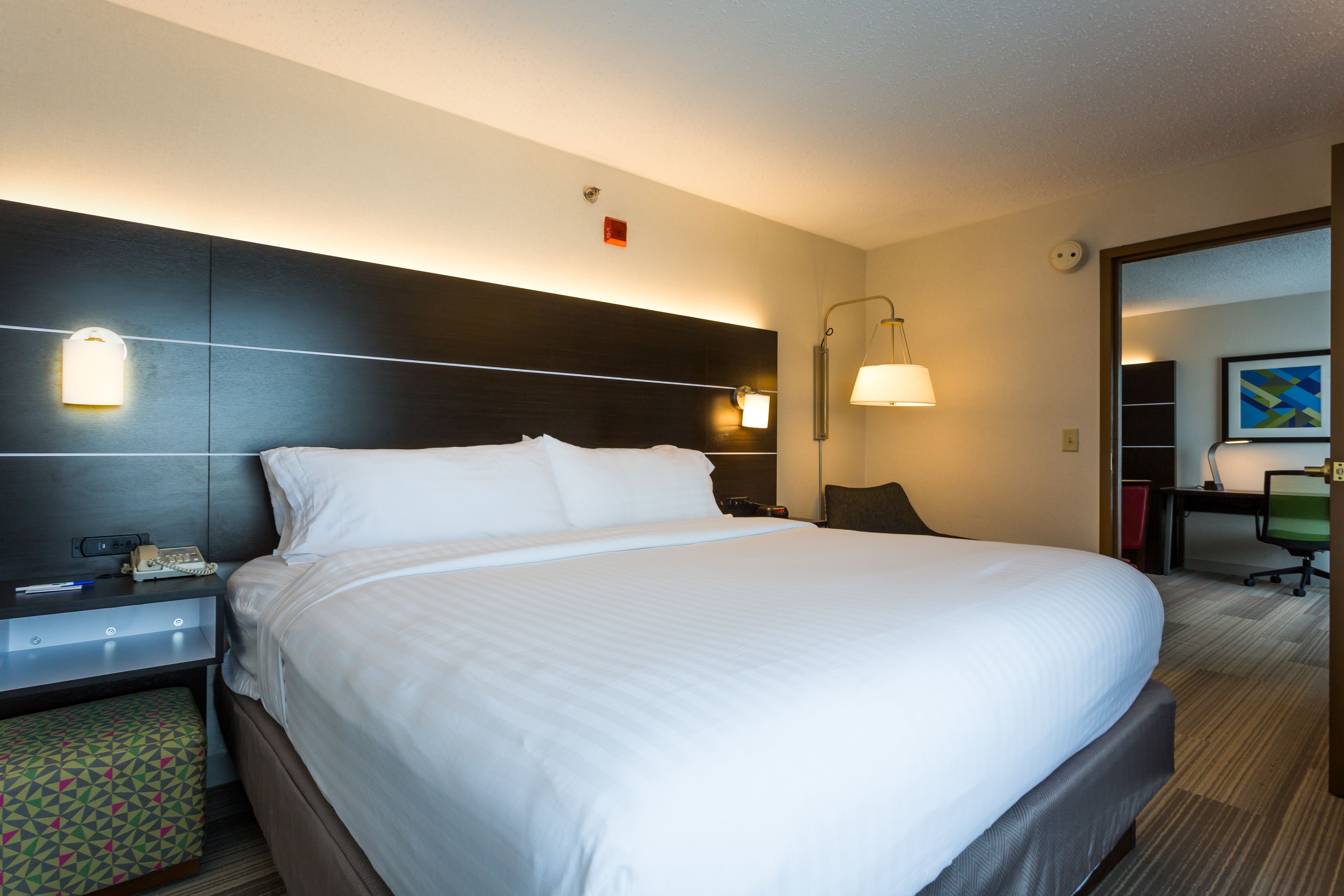suite, 1 bedroom | desk, iron/ironing board, free cots/infant beds, rollaway beds