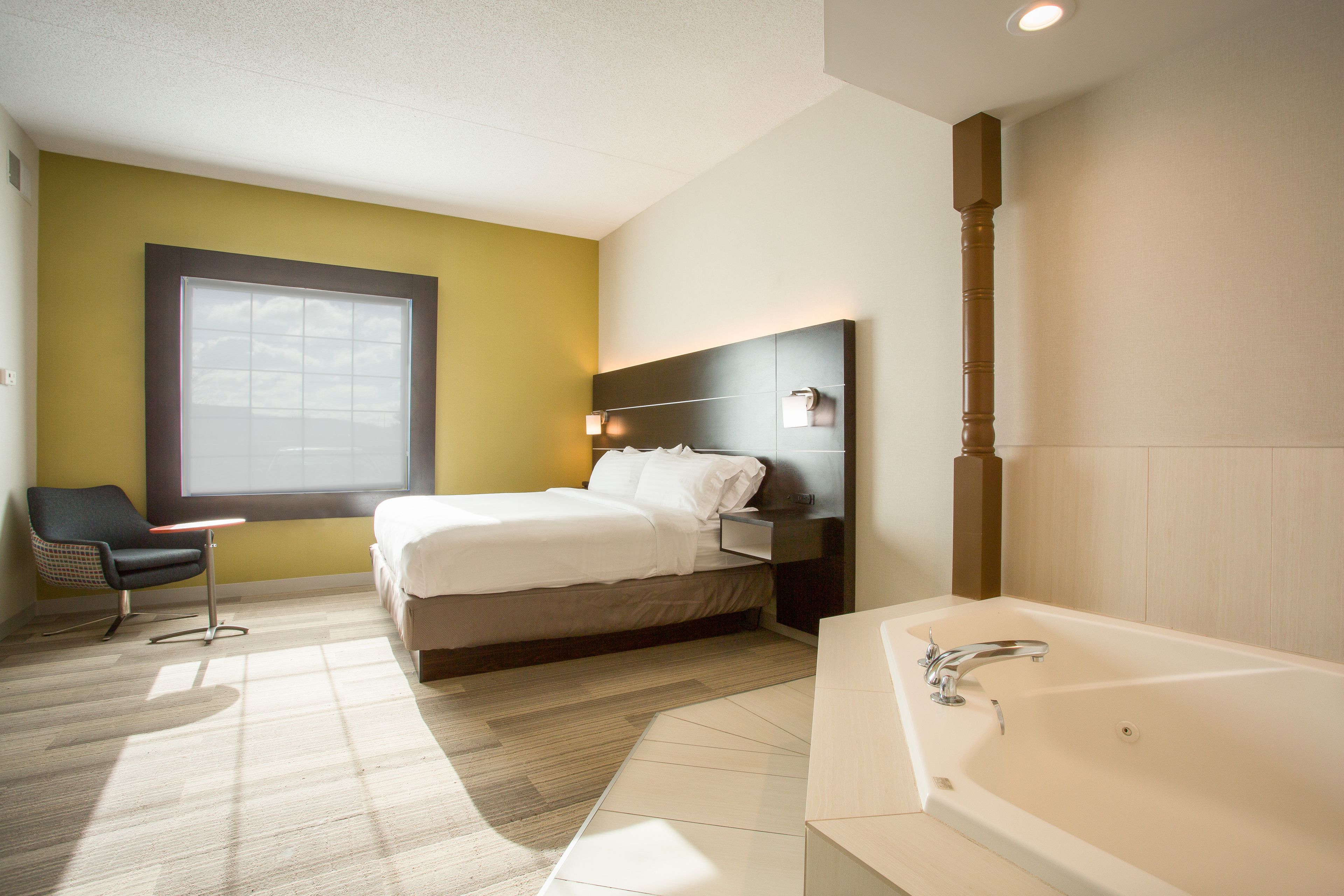 Suite, 1 King Bed, Jetted Tub (Additional Living Area) | Desk, iron/ironing board, free cots/infant beds, rollaway beds