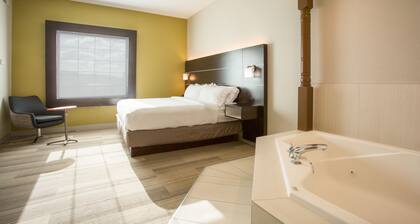 Holiday Inn Express & Suites Reading by IHG