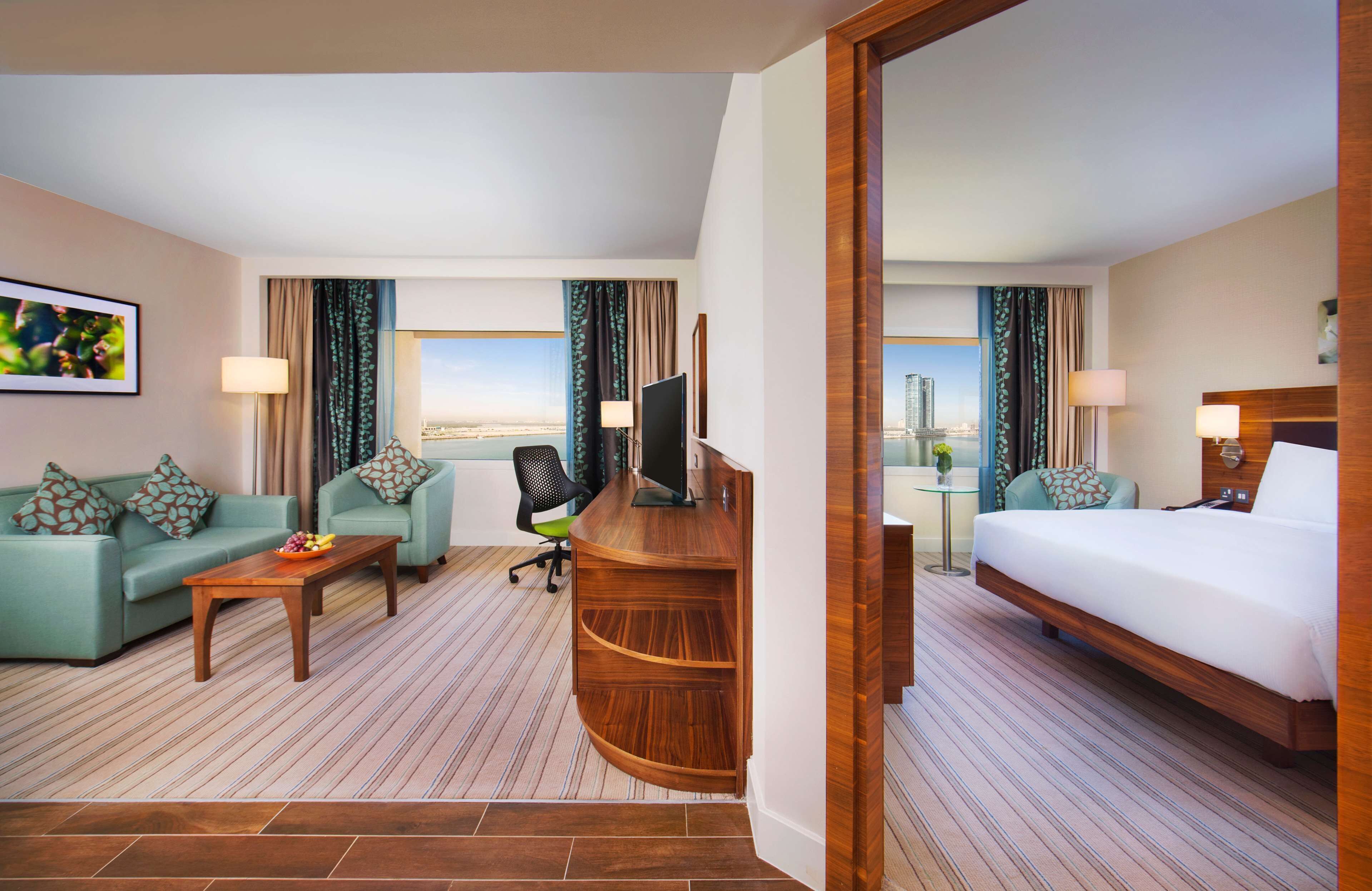 Hypoallergeen beddengoed, een kluis op de kamer, een bureau