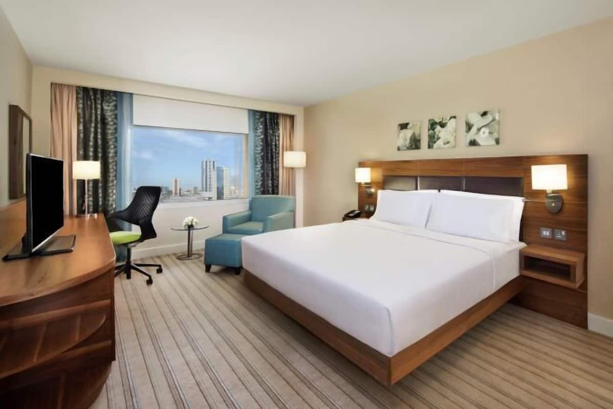 Hypo-allergenic bedding, in-room safe, desk, blackout curtains