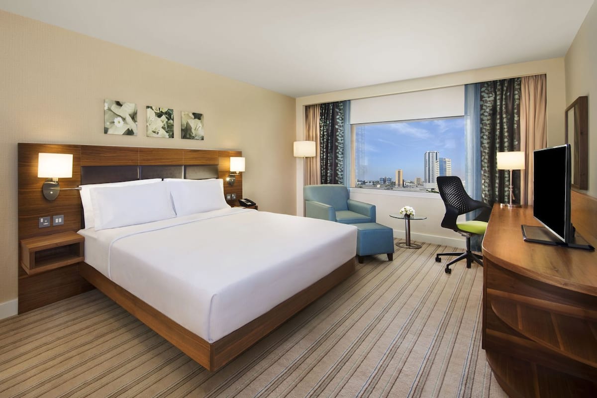 Hypo-allergenic bedding, in-room safe, desk, blackout drapes