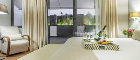 Junior Suite, Terrace (with Jacuzzi) | Minibar, in-room safe, blackout curtains, iron/ironing board