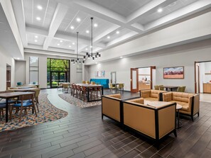 Lobby - Hampton Inn & Suites East Lansing/Okemos (Okemos)