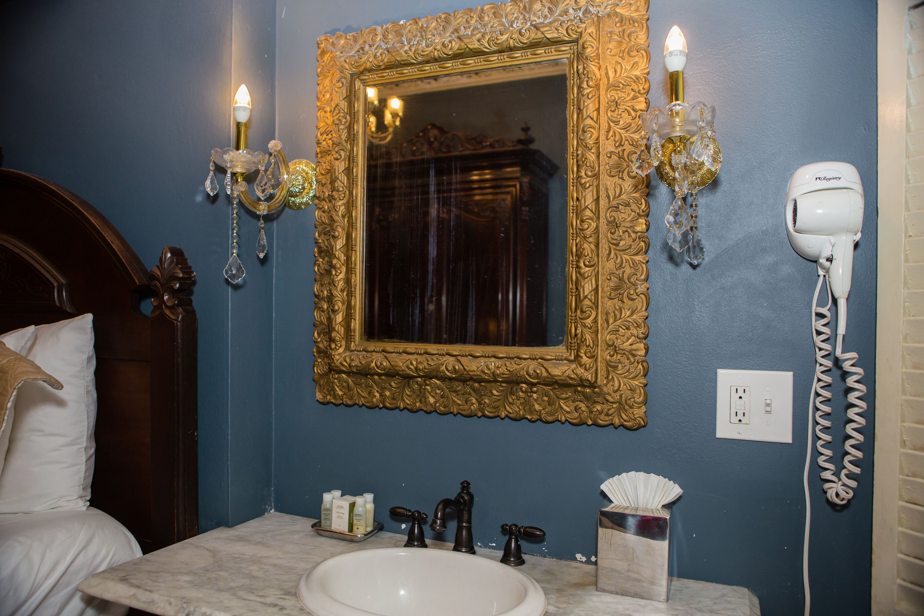 grand suite | bathroom | free toiletries, hair dryer, towels