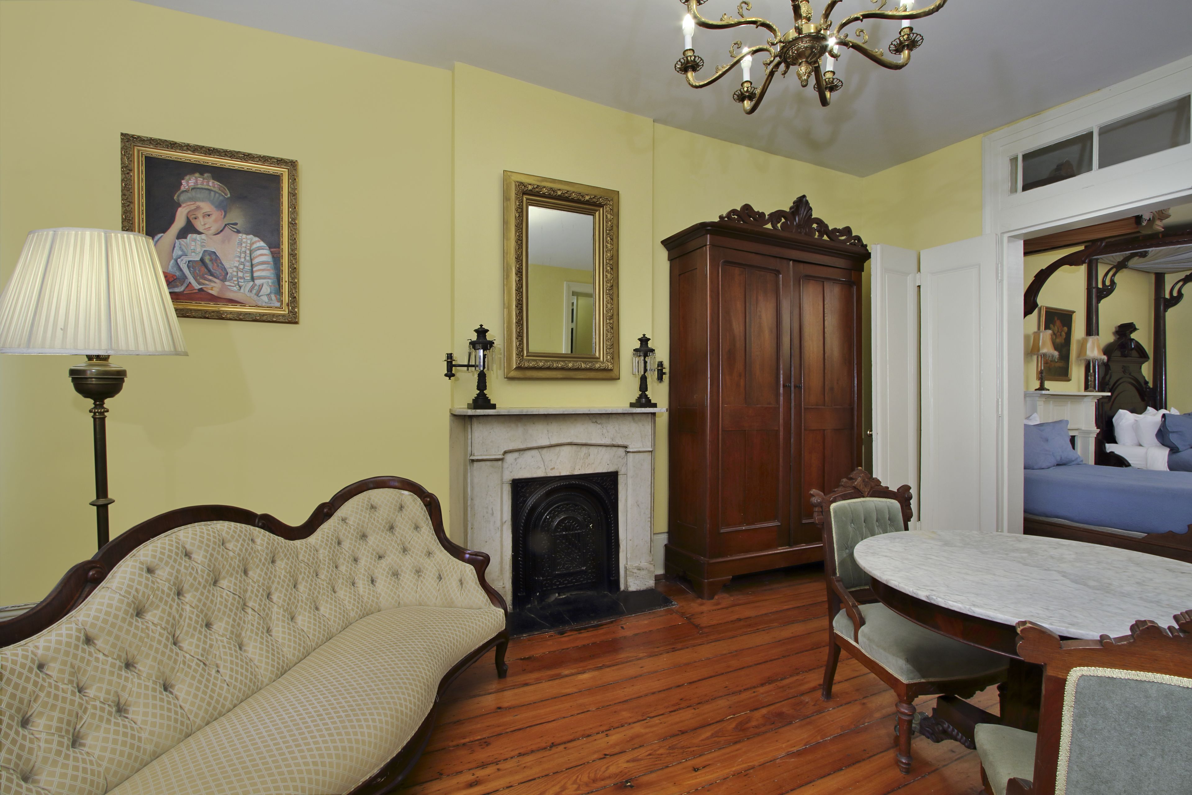 grand suite | living area | flat-screen tv, mp3 dock