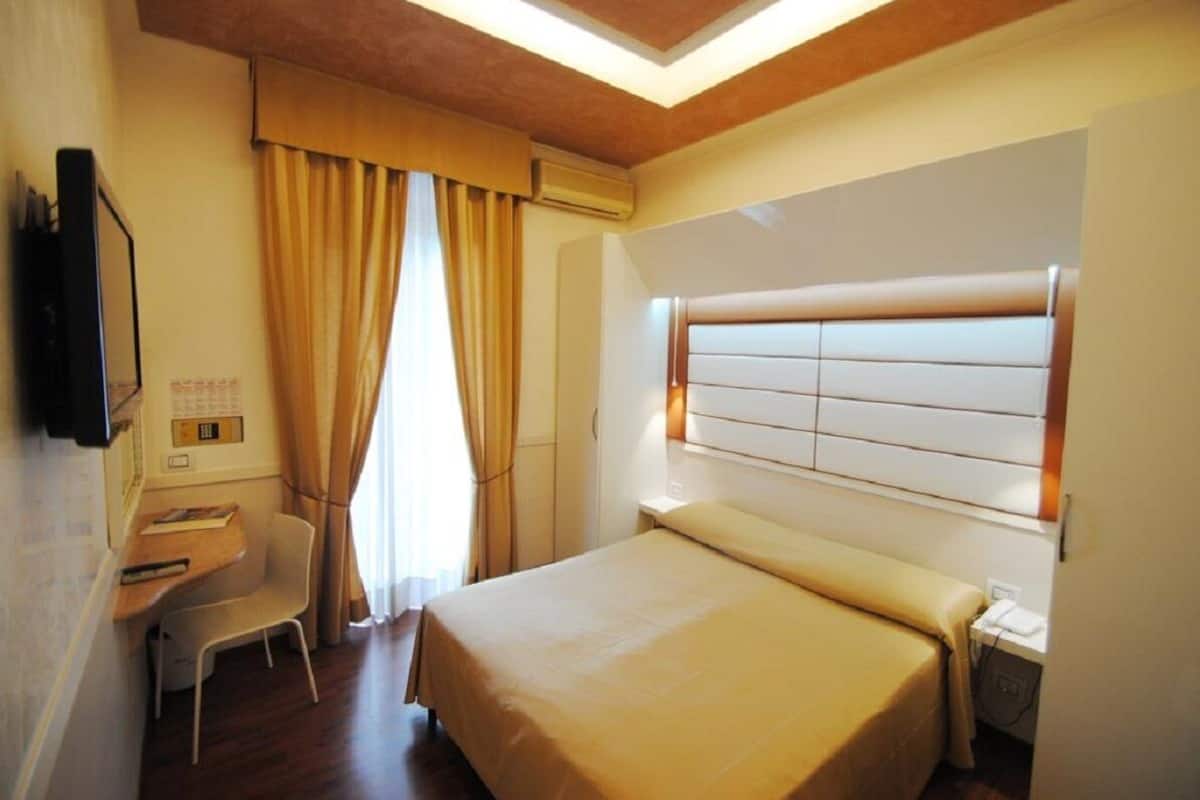 Minibar, coffre-fort, bureau, accès au Wi-Fi (inclus)
