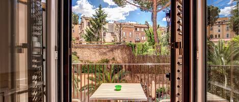 Minibar, una cassaforte in camera, una scrivania, Wi-Fi gratuito