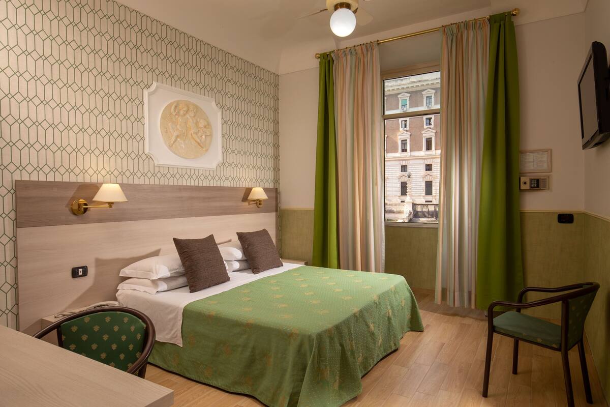 In-room safe, desk, laptop workspace, soundproofing