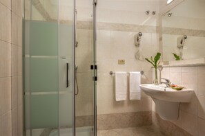 Hair dryer, towels - Hotel Dorica (Rome)