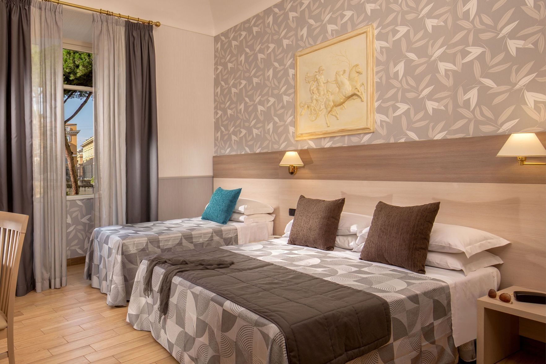 Safe på rommet, skrivebord, skrivebord for bærbar PC og lydisolert