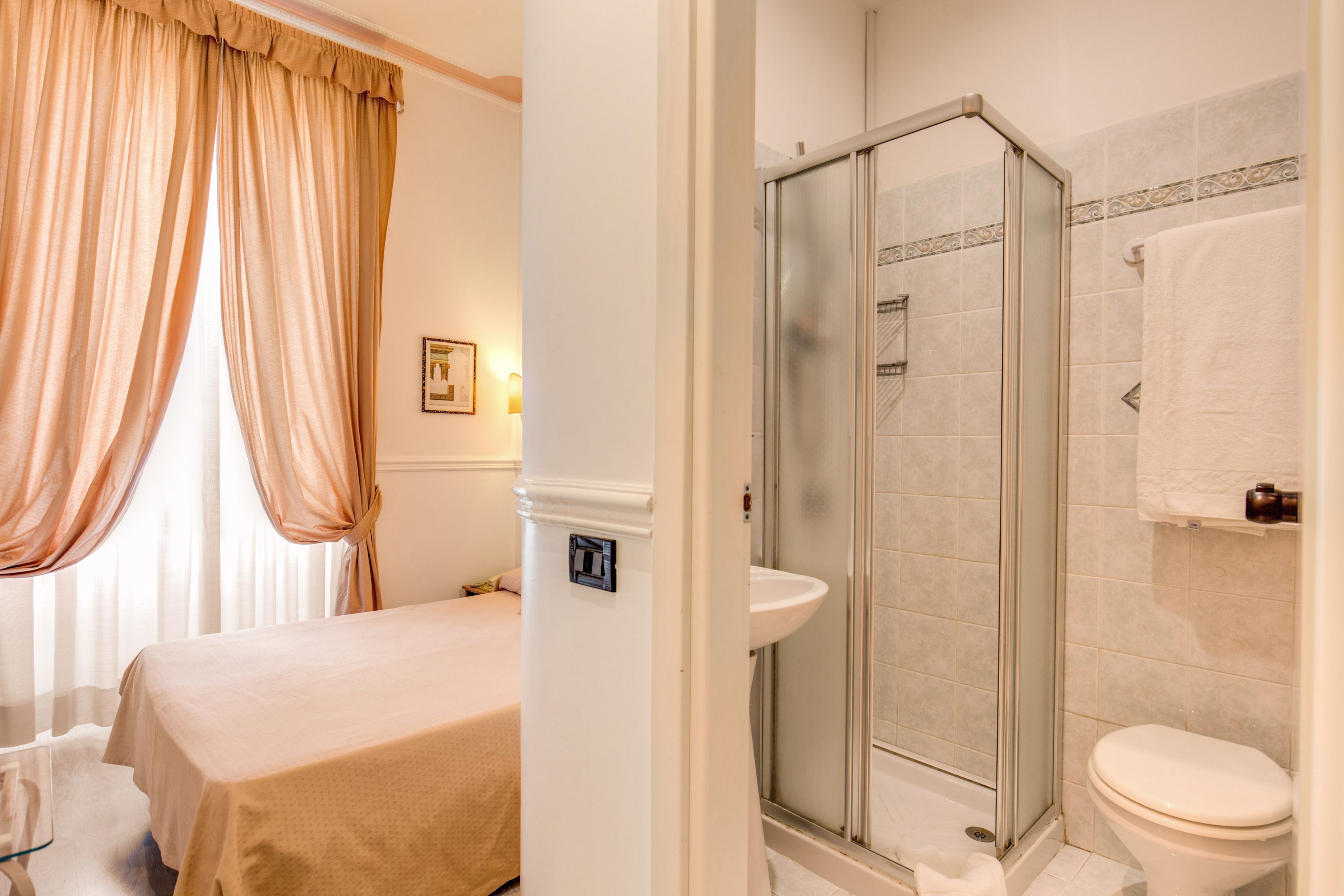 Basic Room, 1 Large Single Bed, City View | Minibar, in-room safe, free WiFi, bed sheets