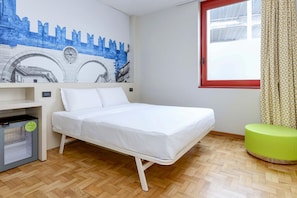 Hypo-allergenic bedding, in-room safe, desk, soundproofing - B&B Hotel Verona (Verona)
