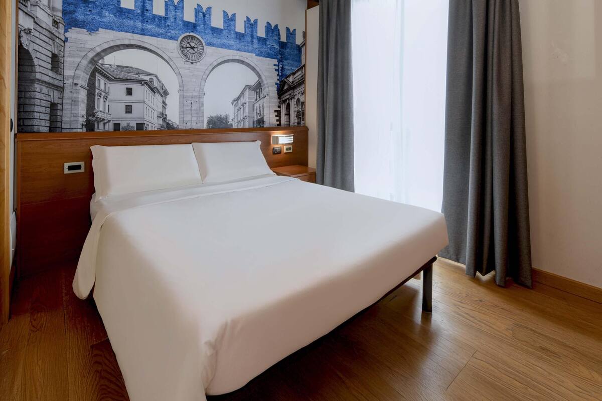 Camera singola | Biancheria da letto ipoallergenica, una cassaforte in camera