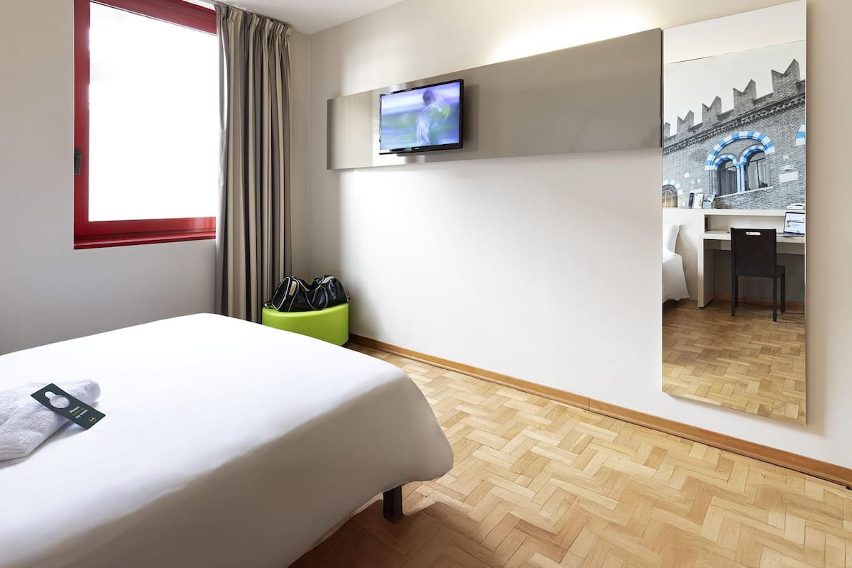 Einzelzimmer | Allergikerbettwaren, Zimmersafe, Schreibtisch, schallisolierte Zimmer