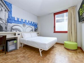 Hypo-allergenic bedding, in-room safe, desk, soundproofing