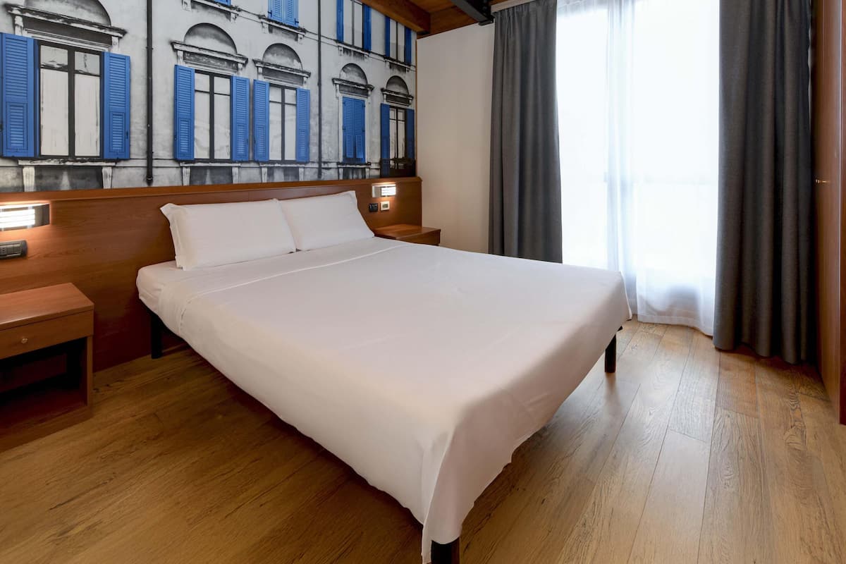 Allergikerbettwaren, Zimmersafe, Schreibtisch, schallisolierte Zimmer