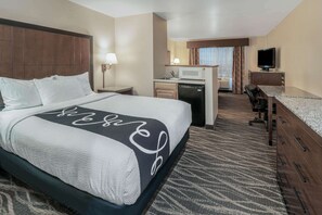 Room, Multiple Beds | Premium bedding, pillowtop beds, desk, blackout drapes