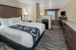 Room, Multiple Beds | Premium bedding, pillow-top beds, desk, blackout curtains