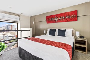 Executive Apartment, Kitchen, Harbor View | 1 bedroom, iron/ironing board, free WiFi, bed sheets - Metro Apartments on Darling Harbour - Sydney (Sydney)