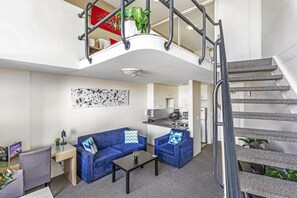 Living area - Metro Apartments on Darling Harbour - Sydney (Sydney)