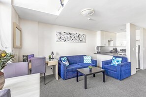 Living area - Metro Apartments on Darling Harbour - Sydney (Sydney)
