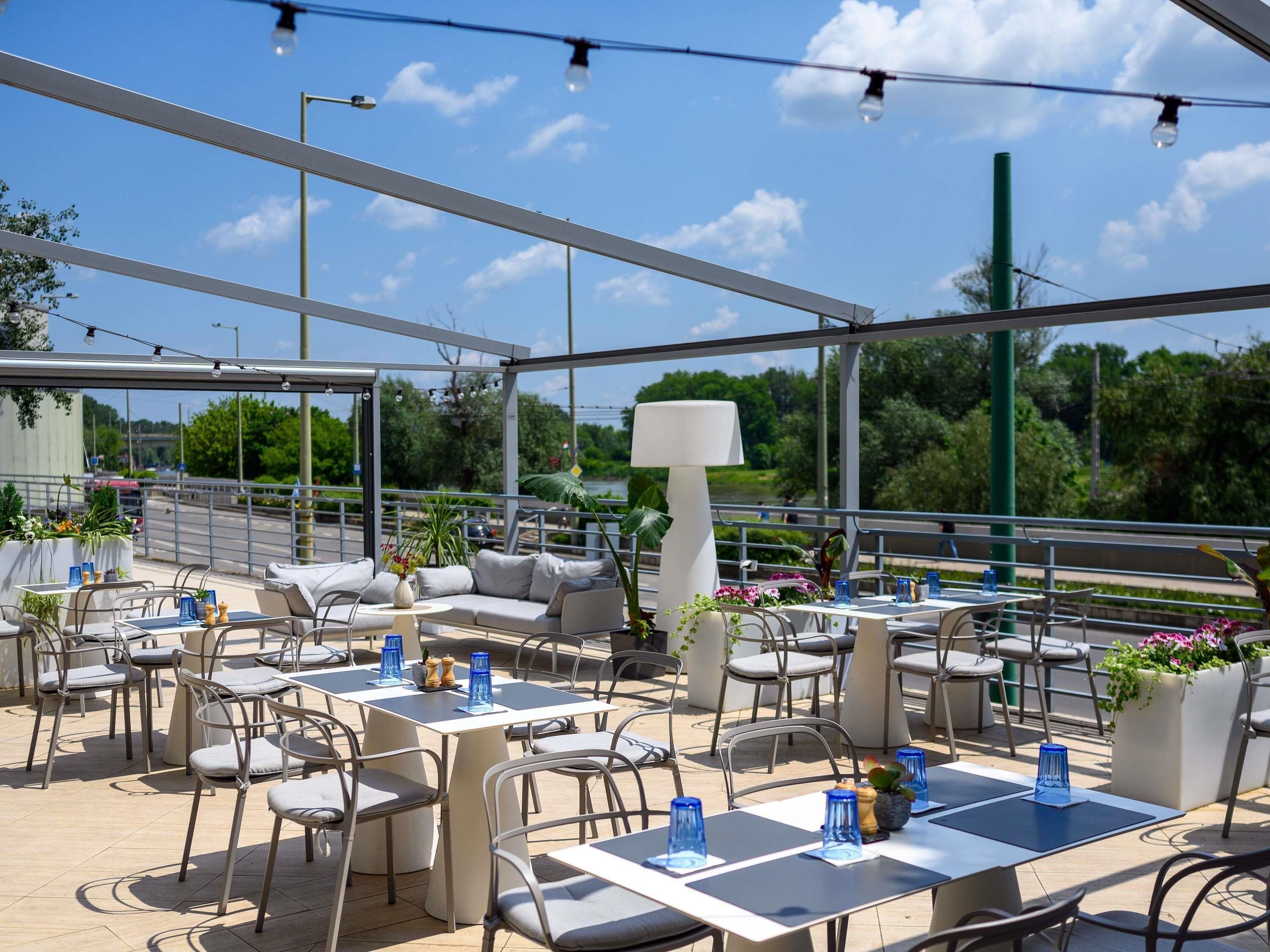 Petit déjeuner, déjeuner et dîner servis sur place