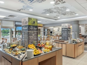 Tägliches Frühstücksbuffet (5000 HUF pro Person)