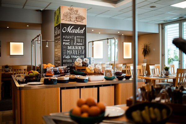 Tägliches Frühstücksbuffet (5000 HUF pro Person)