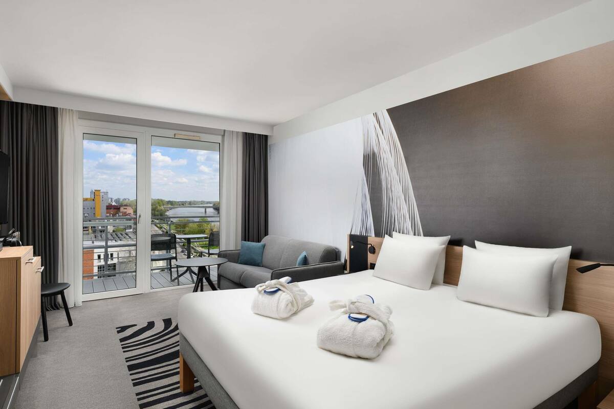 superior room, 1 double bed with sofa bed (high floor) | minibar, in-room safe, desk, blackout curtains