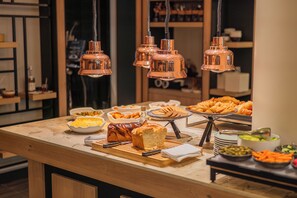 Frukostbuffé varje dag mot avgift