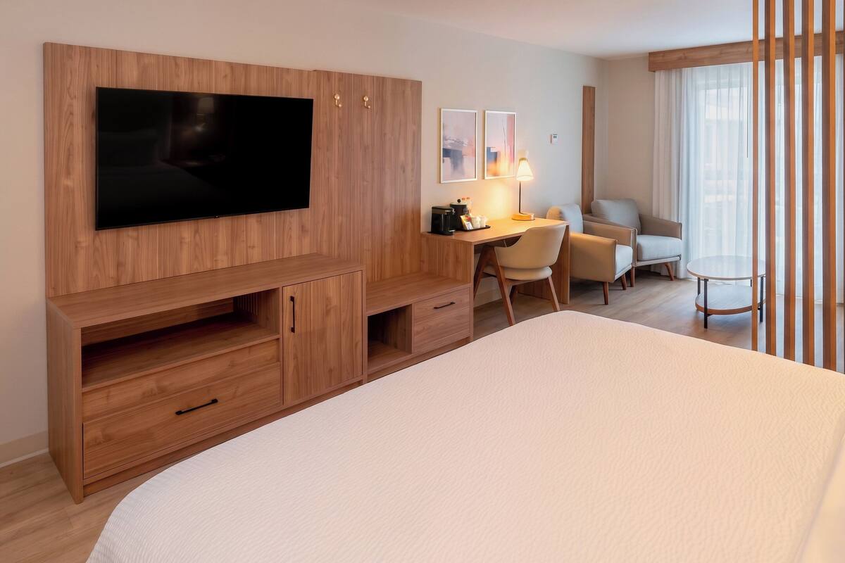 Minibar y caja de seguridad en la habitación 