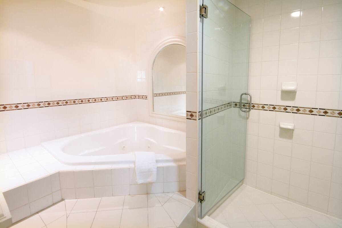 1 bedroom, minibar, in-room safe, iron/ironing board