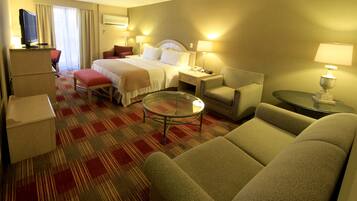 Minibar y caja de seguridad en la habitación