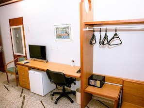 Chambre Double Standard | Minibar, espace de travail pour ordinateur portable