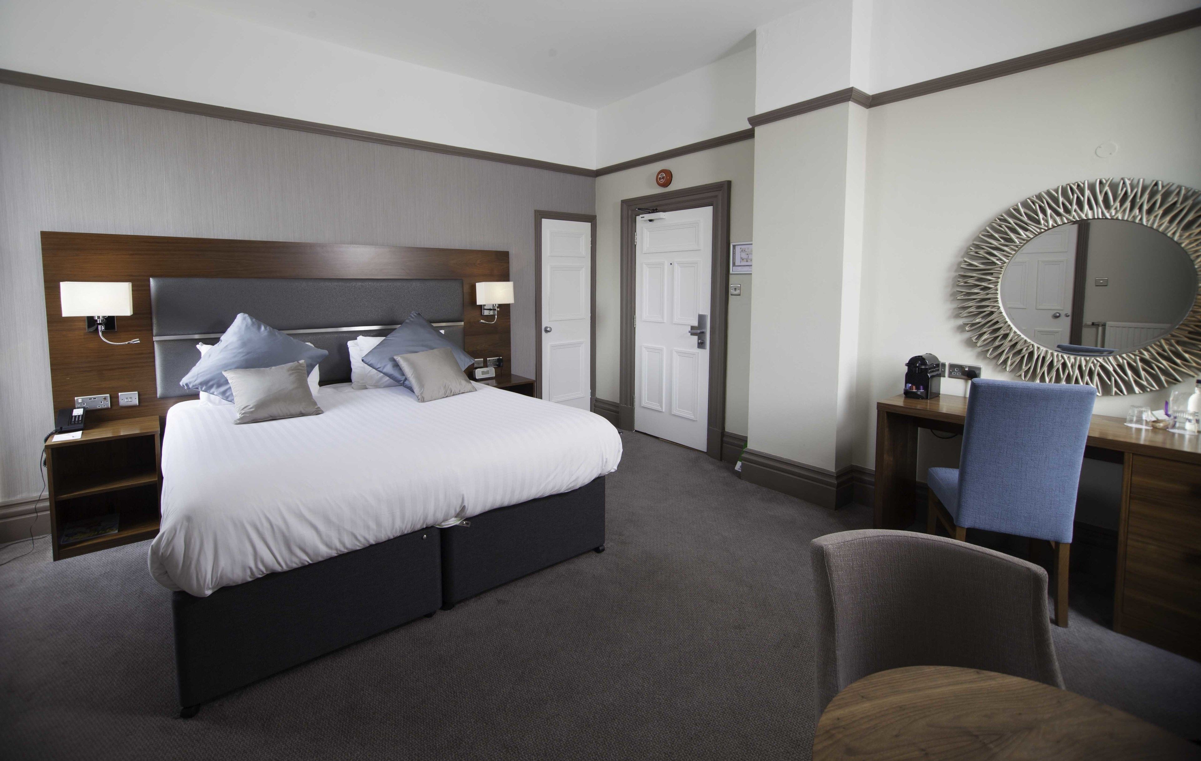 desk, laptop workspace, iron/ironing board, free wifi