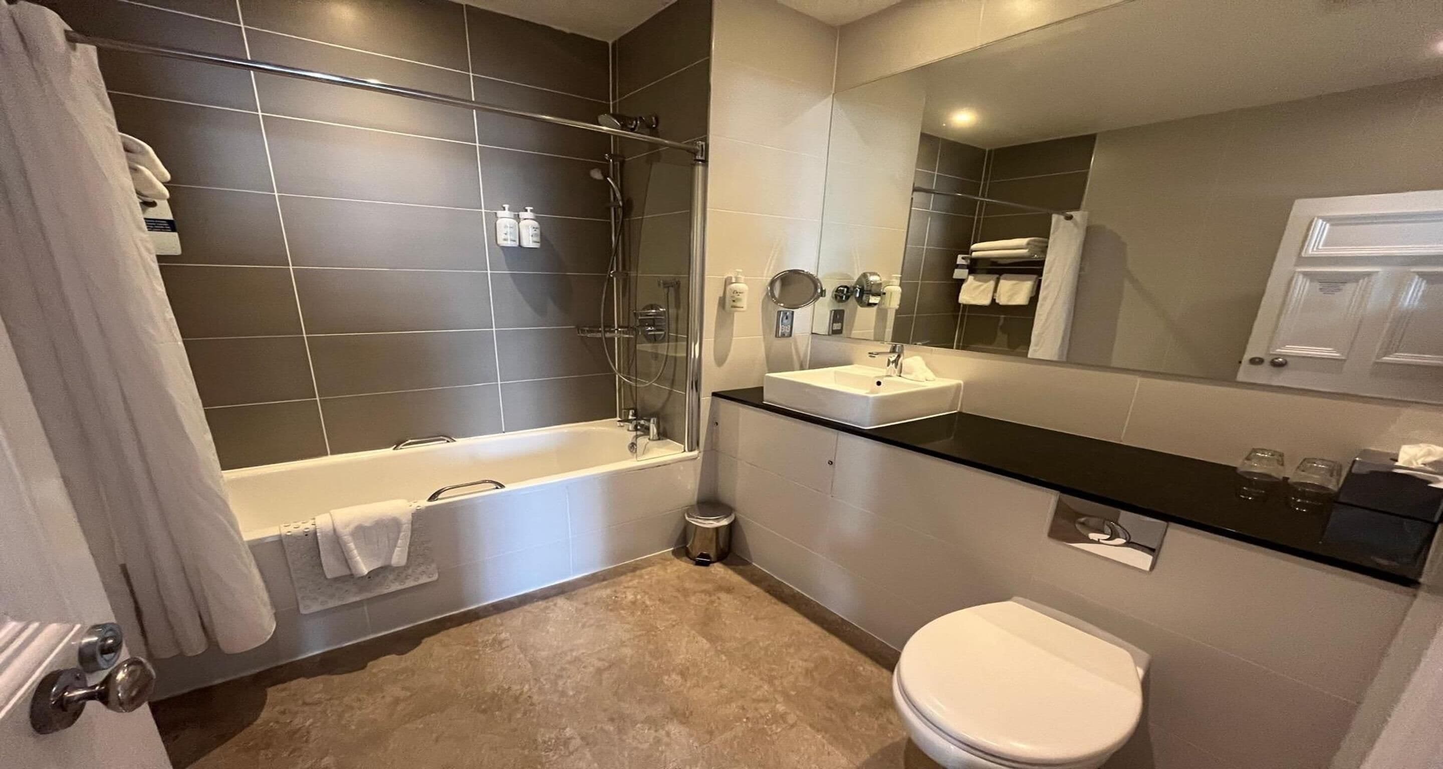 combined shower/bathtub, eco-friendly toiletries, hair dryer, towels