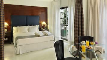 Executive Suite | Premium bedding, minibar, in-room safe, desk