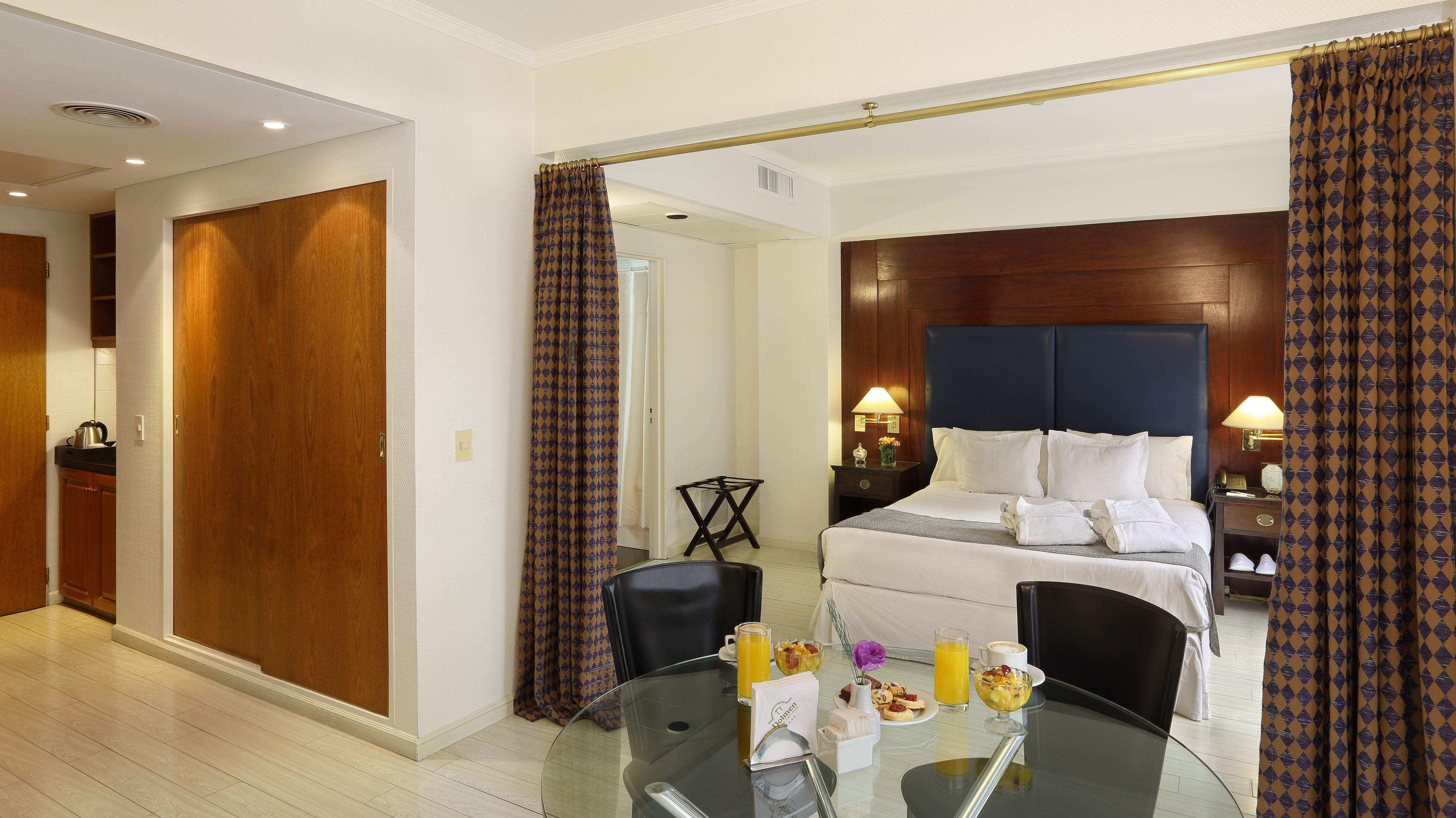 executive suite | minibar, in-room safe, desk, iron/ironing board