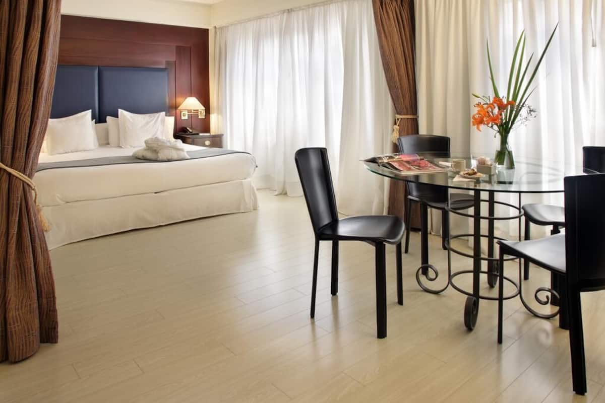 Literie de qualité supérieure, minibar, coffres-forts dans les chambres