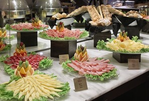 Bao gồm bữa sáng buffet hàng ngày 